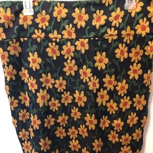 LuLaRoe Large Daisy Cassie